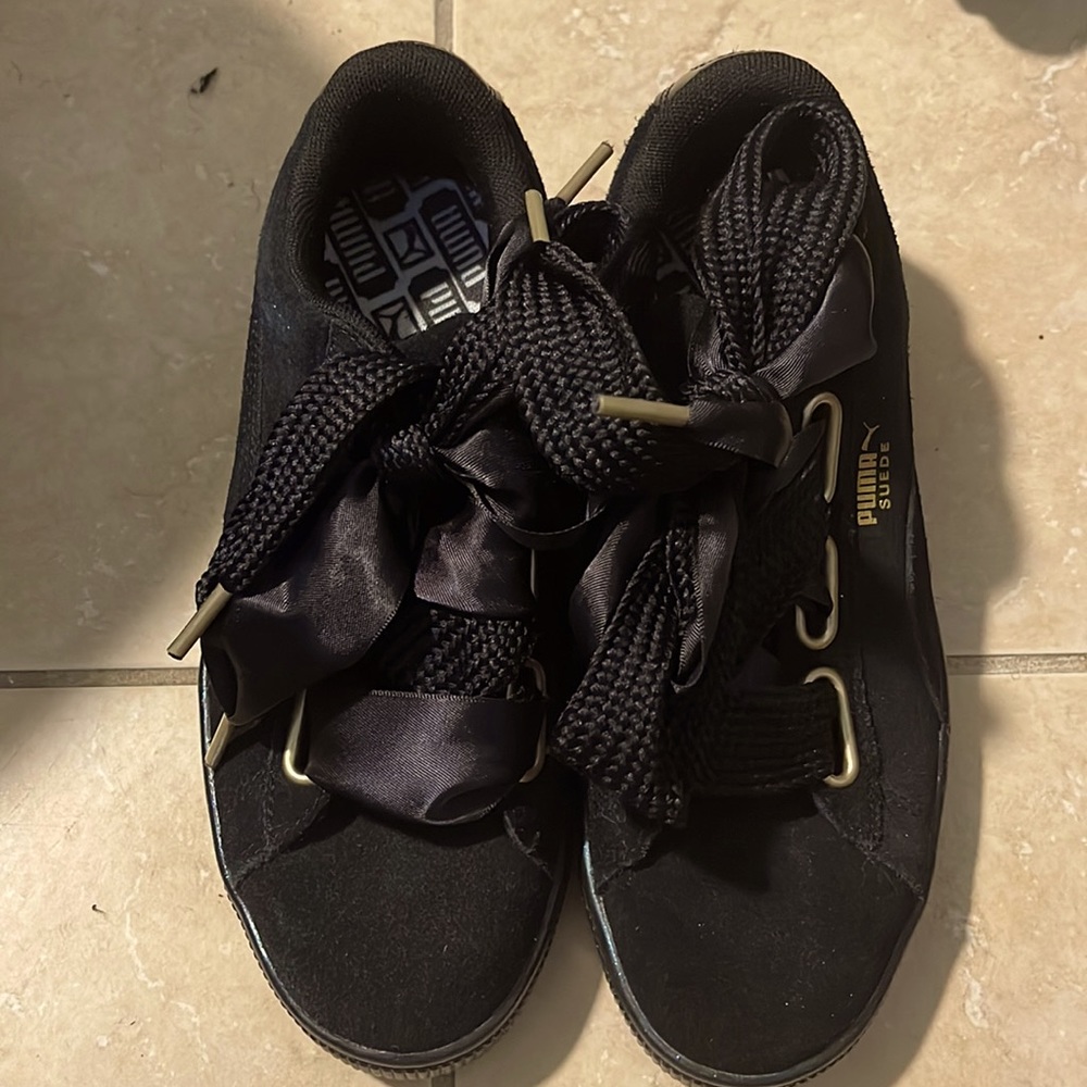 Black puma sneakers women size 7
